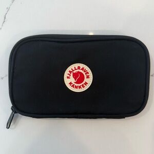 Fjallraven Kanken Travel Wallet in Black EUC
